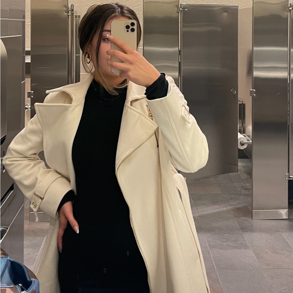 Micheal kors cream trench coat, size small